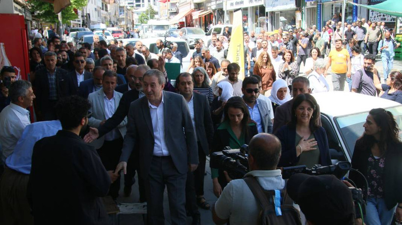 Hakkari, İstanbul, Ankara... DEM Parti kayyım atanmasına karşı ayakta - Resim: 1